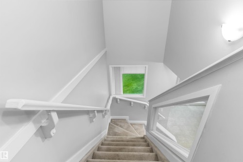 #7 13825 155 Av Nw, Edmonton, AB - Indoor Photo Showing Other Room