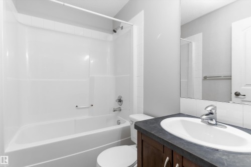 #7 13825 155 Av Nw, Edmonton, AB - Indoor Photo Showing Bathroom