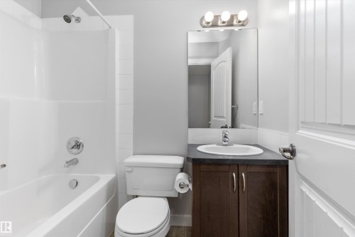 #7 13825 155 Av Nw, Edmonton, AB - Indoor Photo Showing Bathroom