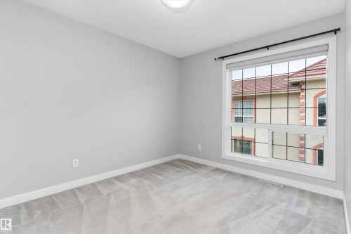 #7 13825 155 Av Nw, Edmonton, AB - Indoor Photo Showing Other Room