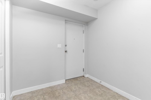 #7 13825 155 Av Nw, Edmonton, AB - Indoor Photo Showing Other Room