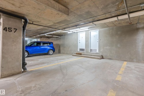 #7 13825 155 Av Nw, Edmonton, AB - Indoor Photo Showing Garage