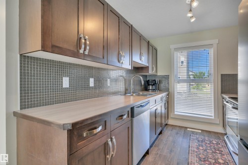 #189 401 Southfork Dr, Leduc, AB - Indoor Photo Showing Kitchen