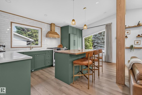 33 Hazel Street, Sherwood Park, AB - Indoor Photo Showing Kitchen With Upgraded Kitchen