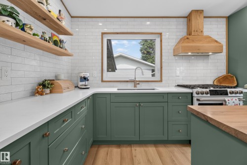 33 Hazel Street, Sherwood Park, AB - Indoor Photo Showing Kitchen