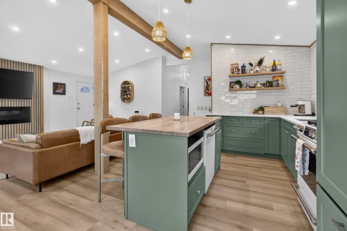 33 Hazel Street, Sherwood Park, AB - Indoor Photo Showing Kitchen With Upgraded Kitchen