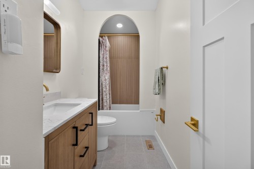 33 Hazel Street, Sherwood Park, AB - Indoor Photo Showing Bathroom
