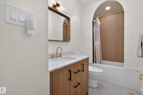 33 Hazel Street, Sherwood Park, AB - Indoor Photo Showing Bathroom