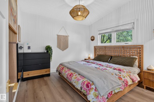 33 Hazel Street, Sherwood Park, AB - Indoor Photo Showing Bedroom