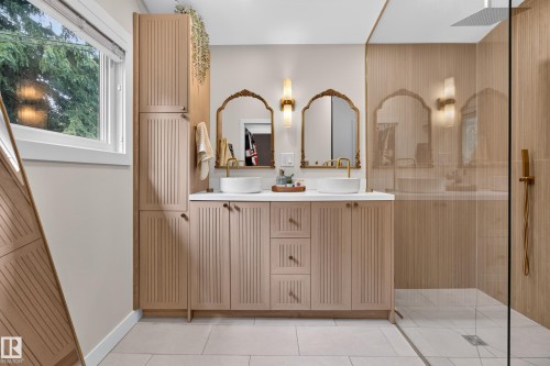 33 Hazel Street, Sherwood Park, AB - Indoor Photo Showing Bathroom