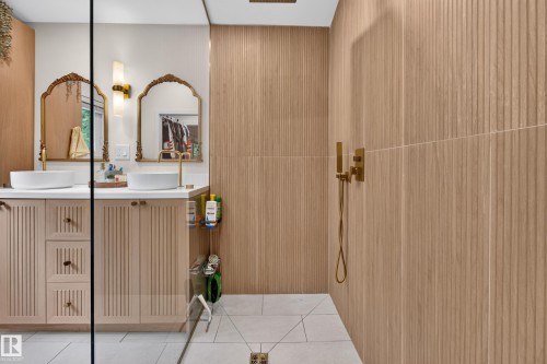 33 Hazel Street, Sherwood Park, AB - Indoor Photo Showing Bathroom