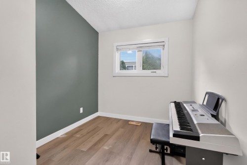 33 Hazel Street, Sherwood Park, AB - Indoor Photo Showing Office