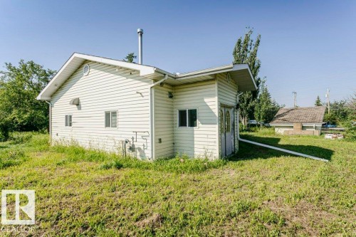 Light-colored siding exterior featuring multiple windows and an exposed downspout - 55319 Rge Road 222, Rural Sturgeon County, AB 