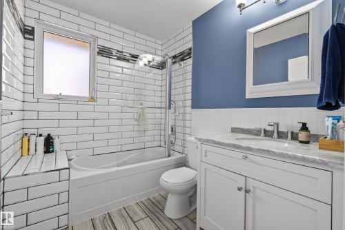 14604 93 Avenue Nw, Edmonton, AB - Indoor Photo Showing Bathroom