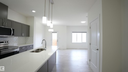 #2 2710 66 St Sw, Edmonton, AB - Indoor Photo Showing Kitchen With Double Sink With Upgraded Kitchen