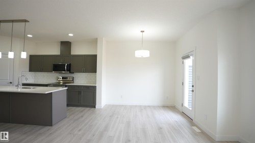 #2 2710 66 St Sw, Edmonton, AB - Indoor Photo Showing Kitchen With Double Sink With Upgraded Kitchen