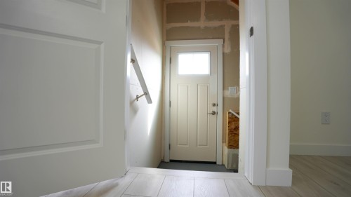 Separate entrance to the basement - #2 2710 66 St Sw, Edmonton, AB - Indoor Photo Showing Other Room