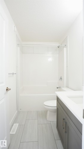 #2 2710 66 St Sw, Edmonton, AB - Indoor Photo Showing Bathroom