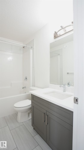 #2 2710 66 St Sw, Edmonton, AB - Indoor Photo Showing Bathroom