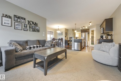 5881 168A Avenue Nw, Edmonton, AB - Indoor Photo Showing Living Room