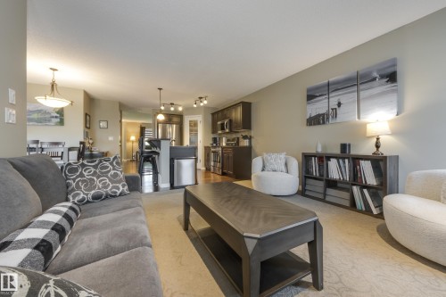 5881 168A Avenue Nw, Edmonton, AB - Indoor Photo Showing Living Room