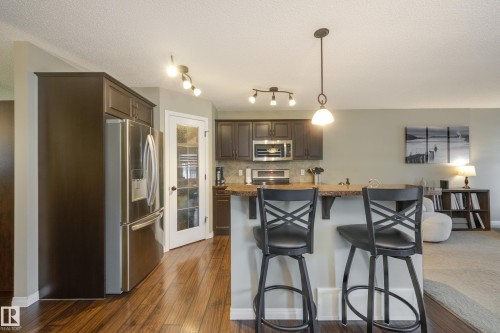5881 168A Avenue Nw, Edmonton, AB - Indoor Photo Showing Kitchen With Stainless Steel Kitchen With Upgraded Kitchen