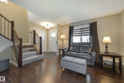 5881 168A Avenue Nw, Edmonton, AB - Indoor Photo Showing Living Room