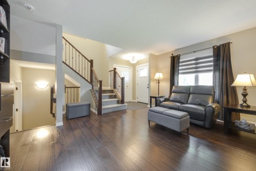 5881 168A Avenue Nw, Edmonton, AB - Indoor Photo Showing Living Room