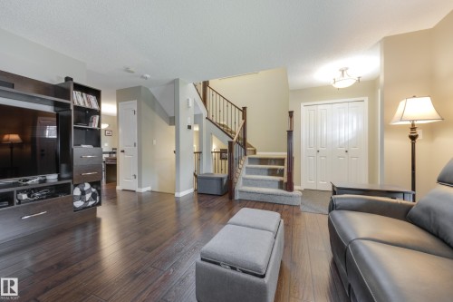 5881 168A Avenue Nw, Edmonton, AB - Indoor Photo Showing Living Room