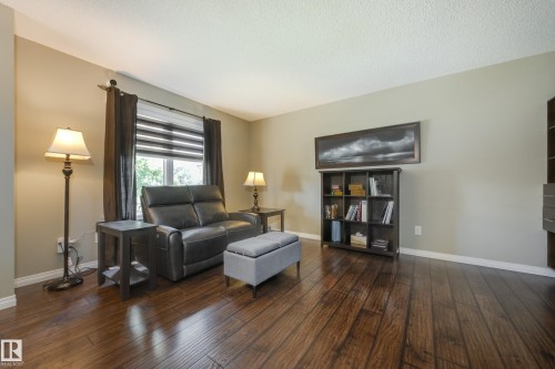 5881 168A Avenue Nw, Edmonton, AB - Indoor Photo Showing Living Room