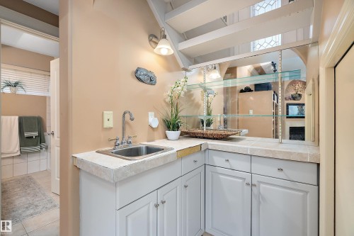 15816 64 Street Nw, Edmonton, AB - Indoor Photo Showing Kitchen