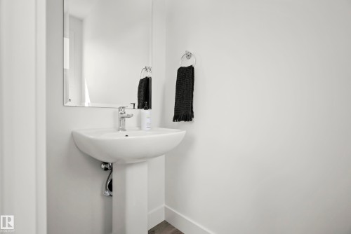 175 Kinglet Boulevard Nw, Edmonton, AB - Indoor Photo Showing Bathroom