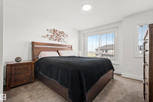175 Kinglet Boulevard Nw, Edmonton, AB - Indoor Photo Showing Bedroom
