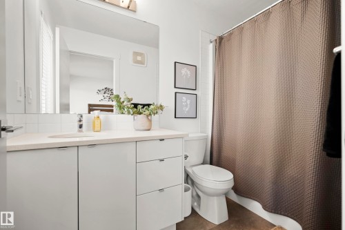 175 Kinglet Boulevard Nw, Edmonton, AB - Indoor Photo Showing Bathroom