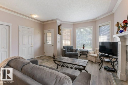 #27 170 Kingswood Bv, St. Albert, AB - Indoor Photo Showing Living Room