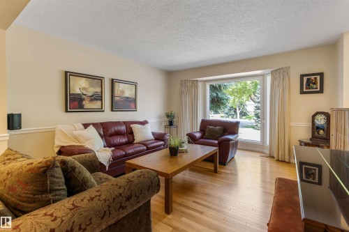 26 Eastbourne Close, St. Albert, AB - Indoor Photo Showing Living Room