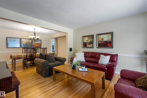 26 Eastbourne Close, St. Albert, AB - Indoor Photo Showing Living Room