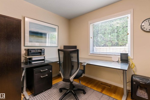 26 Eastbourne Close, St. Albert, AB - Indoor Photo Showing Office