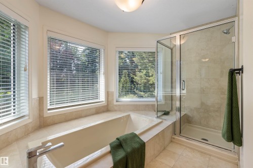 26 Eastbourne Close, St. Albert, AB - Indoor Photo Showing Bathroom