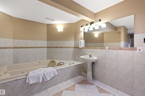 26 Eastbourne Close, St. Albert, AB - Indoor Photo Showing Bathroom