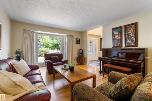 26 Eastbourne Close, St. Albert, AB - Indoor Photo Showing Living Room