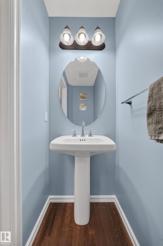 90 Rue Montalet, Beaumont, AB - Indoor Photo Showing Bathroom