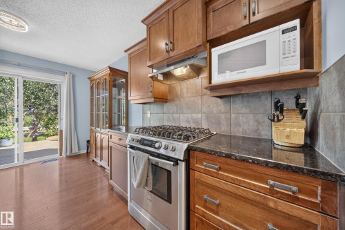 90 Rue Montalet, Beaumont, AB - Indoor Photo Showing Kitchen
