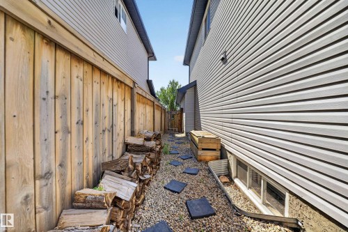 90 Rue Montalet, Beaumont, AB - Indoor Photo Showing Other Room