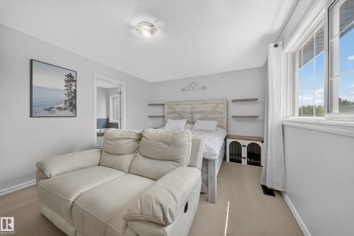 90 Rue Montalet, Beaumont, AB - Indoor Photo Showing Bedroom
