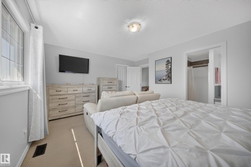 90 Rue Montalet, Beaumont, AB - Indoor Photo Showing Bedroom