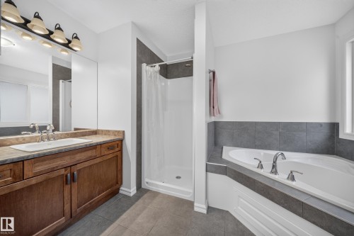 90 Rue Montalet, Beaumont, AB - Indoor Photo Showing Bathroom