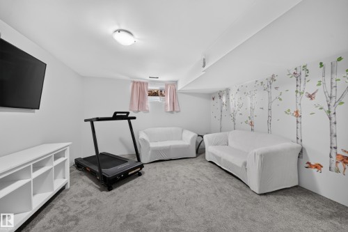 90 Rue Montalet, Beaumont, AB - Indoor
