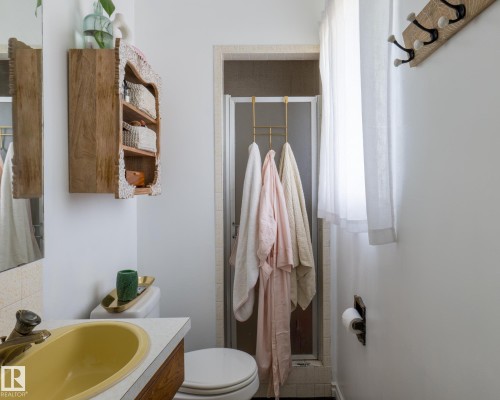2012 Garland Crest, Sherwood Park, AB - Indoor Photo Showing Bathroom