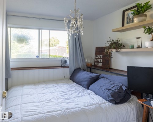 main level - 2012 Garland Crest, Sherwood Park, AB - Indoor Photo Showing Bedroom